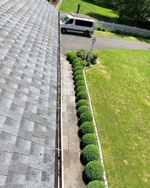 Before & After Gutter Cleaning in Brookfield, CT (4)